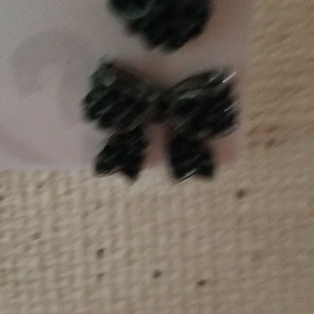 GUESS stud earrings - Picture 3 of 6